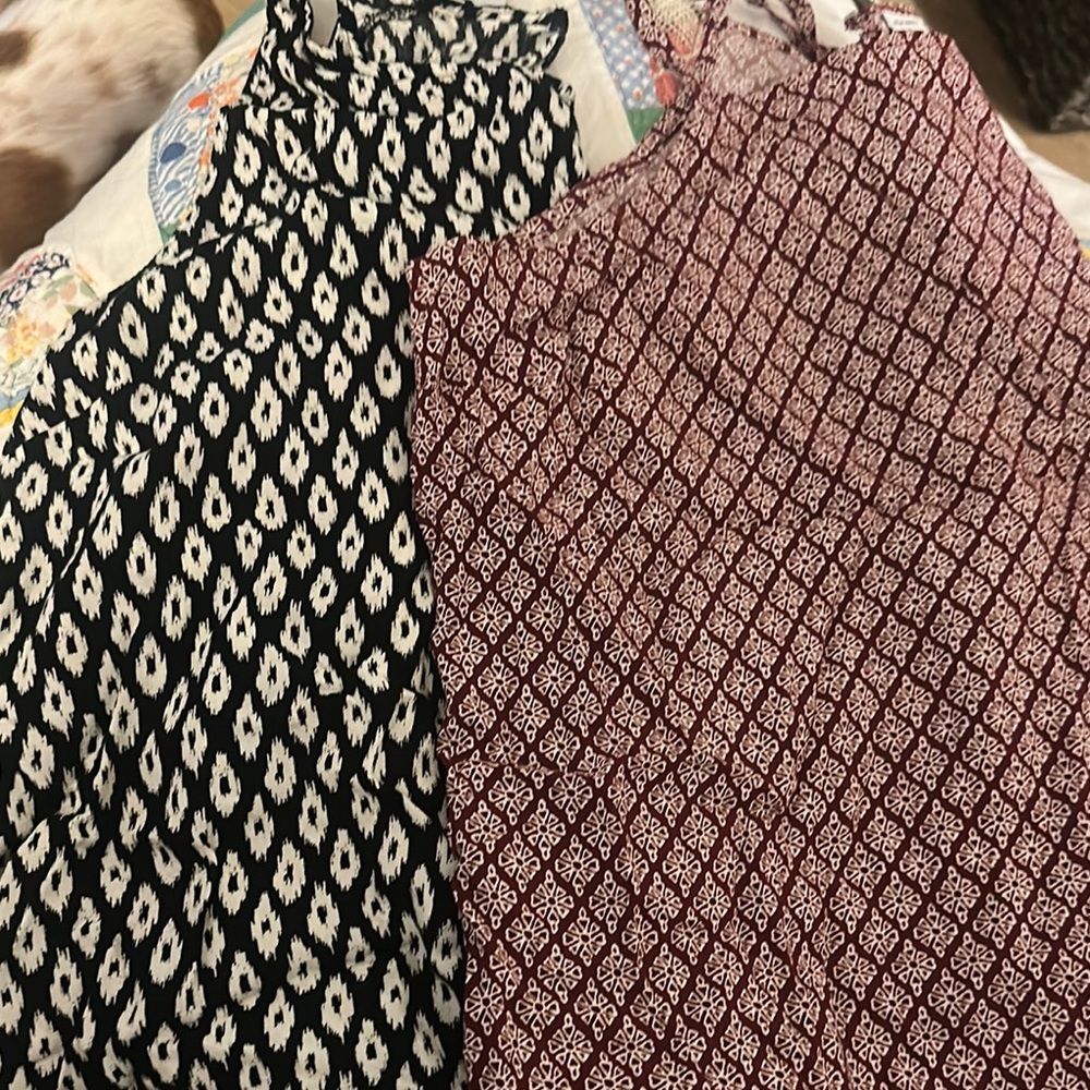 Set of 2 Old Navy Sleeveless Tops